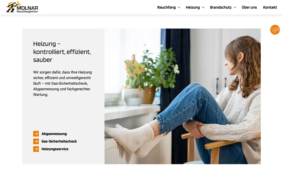 Wohnraum mit Heizkörper und sitzender Person – Heizungsservice und Effizienz im Fokus